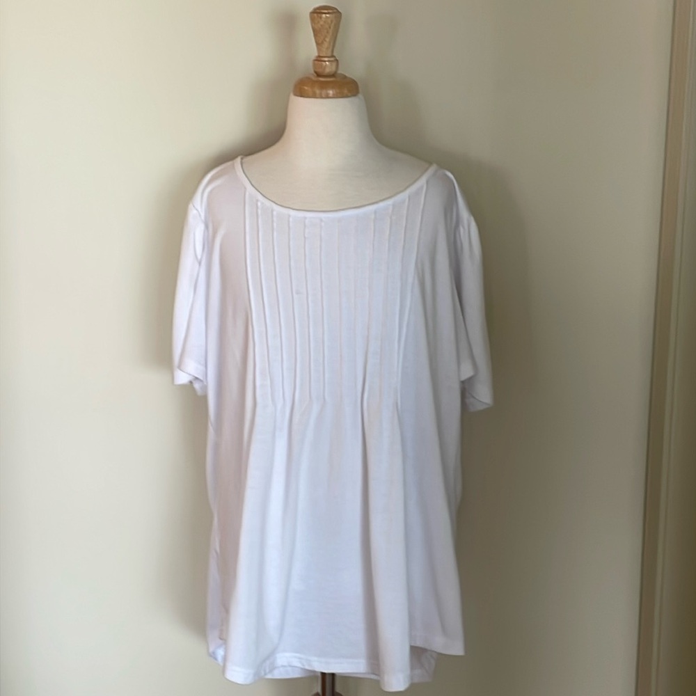 EUC Woman’s Xl Detailed White Short Scoop Neck Short Sleeved Lightweight Top